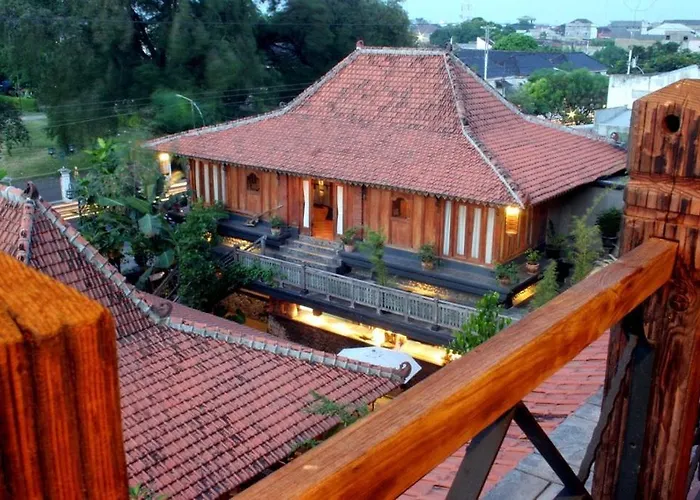 Omah Sinten Heritage Hotel & Resto