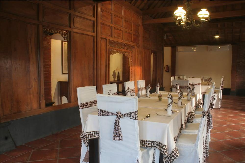 Hotel Omah Sinten Heritage & Resto 2*